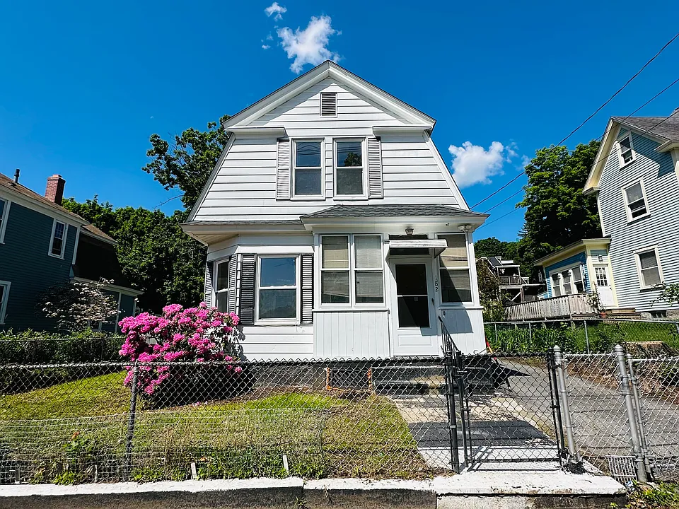182 East St