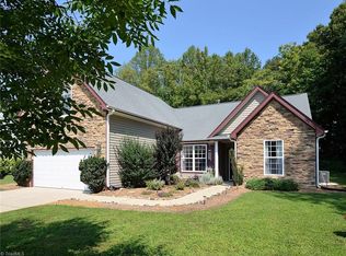 5297 Crosswinds Rd, Mc Leansville, NC 27301
