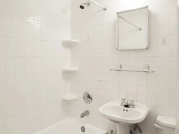 4th image of 312 E 81st St APT 6