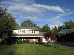 1108 Rosehill Blvd, Niskayuna, NY 12309
