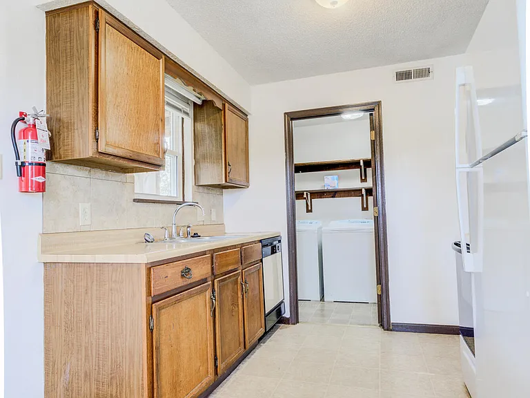 406 W Southampton Dr #A — Photo 4