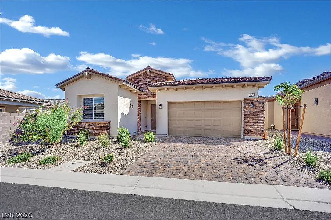 3 bed, 2.5 bath, 2296 sqft, $2,850 — Photo 3