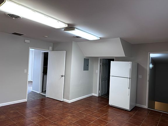 3rd image of 69 Franklin St APT 1