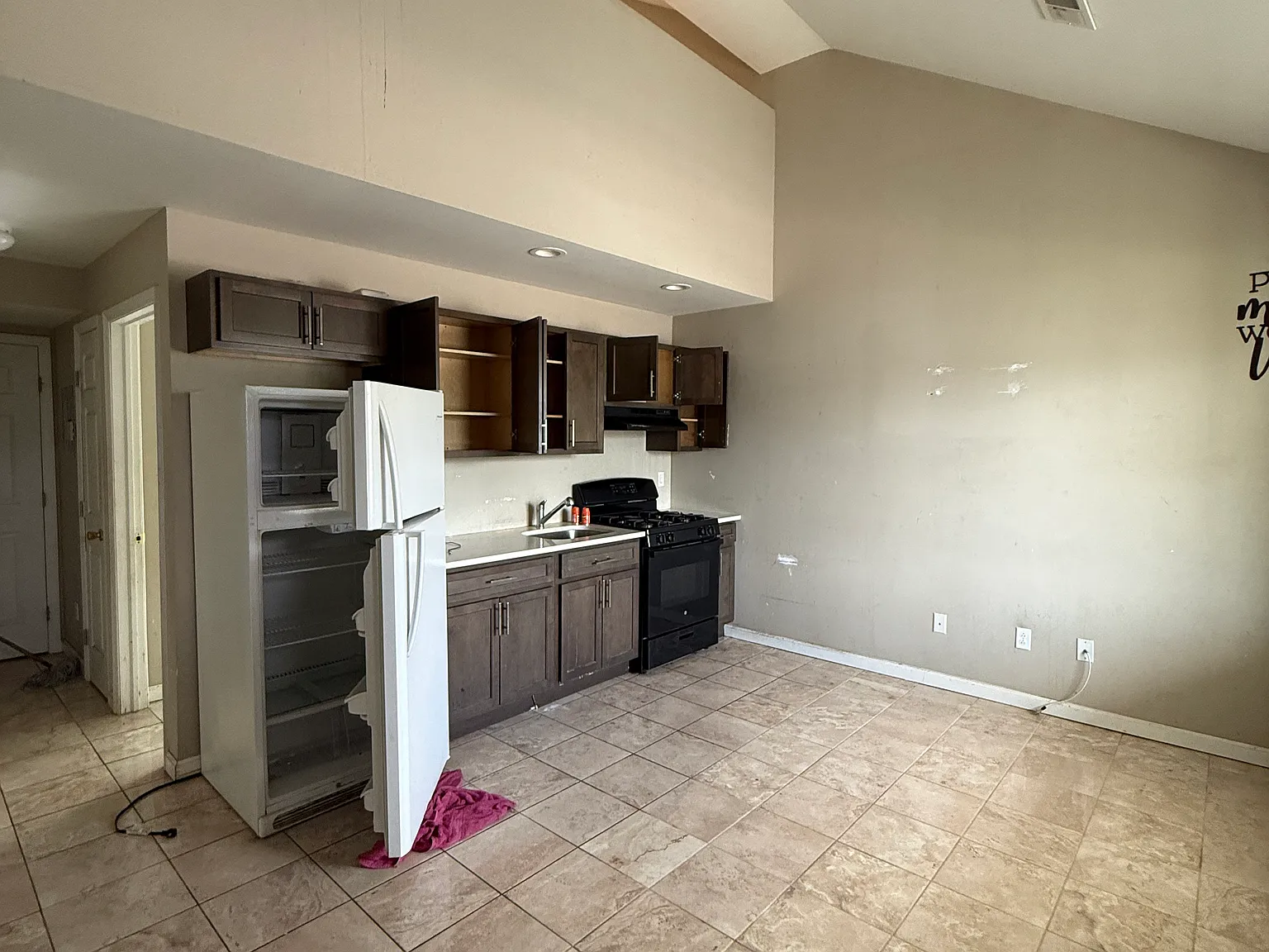 2 bed, 950 sqft, $2,700 — Photo 2