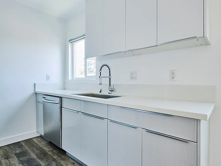 1333 W 36th Pl #C — Photo 2