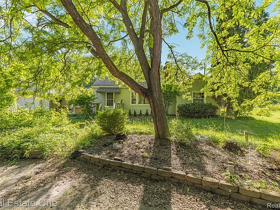 5th image of 9585 N Eston Rd