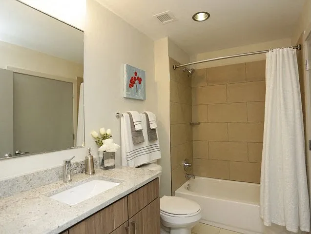 The Strand Apartments — Photo 26