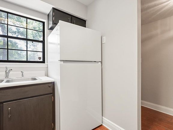 5th image of 2949 Shamrock St #37