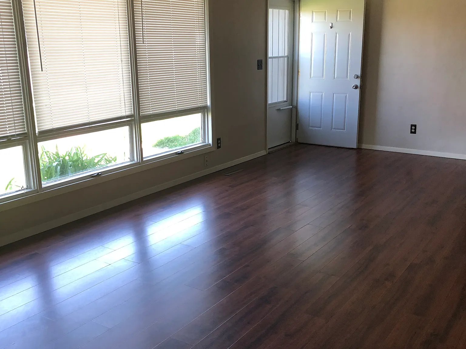2 bed, 950 sqft, $1,275 — Photo 2
