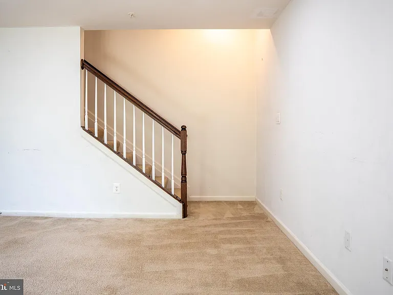 42243 Canary Grass Sq — Photo 66