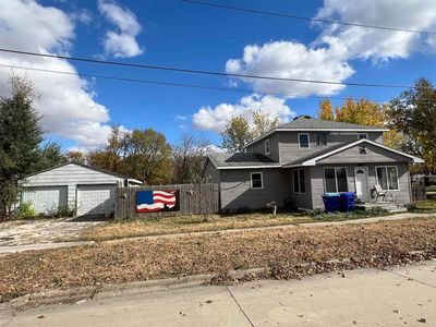 800 Nelson Ave NE, Independence, IA, 50644