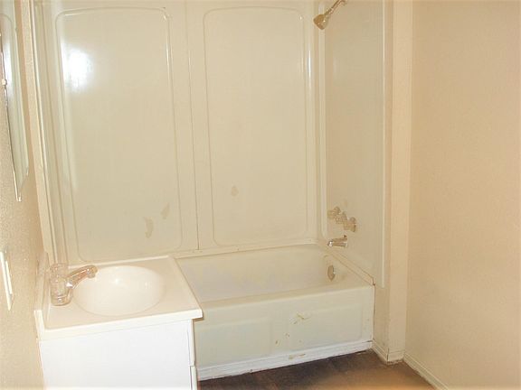 5th image of 308 SE 55th St