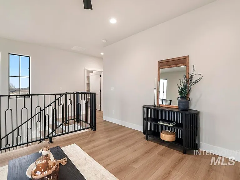 547 Canyon Falls Dr — Photo 35