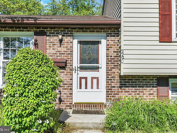 3rd image of 260 Green Lane Dr