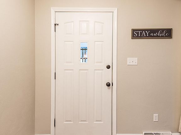 3rd image of 732 Shawn Dr