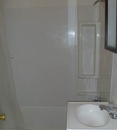 5th image of 902 Washington Ave APT 6