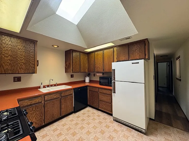 2437 Ridgewood Dr — Photo 39