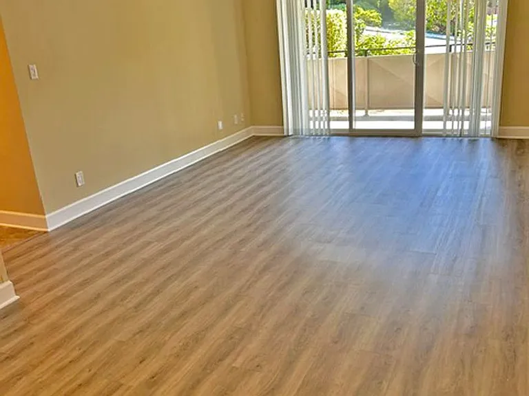Laurelwood Apartments — Photo 15