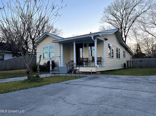 821 Handy Ave, Ocean Springs, MS 39564