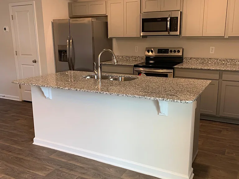 709 Dewitt Dr — Photo 6
