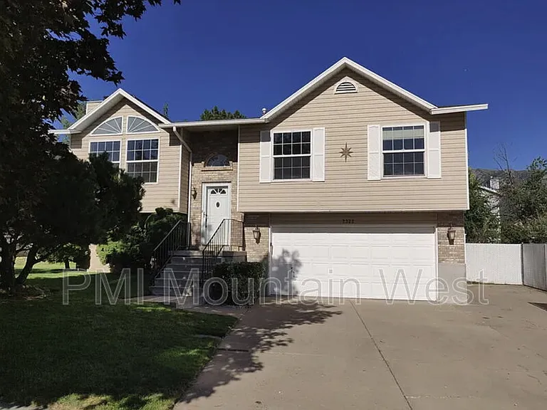 2322 N 1075 E — Photo 2