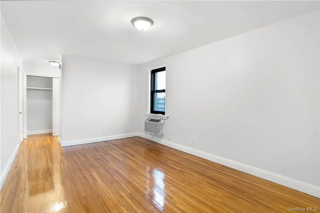 Building Photo - 411 Bronx River Rd #7F