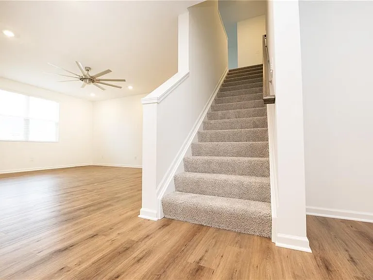 98 Brewster Dr — Photo 13