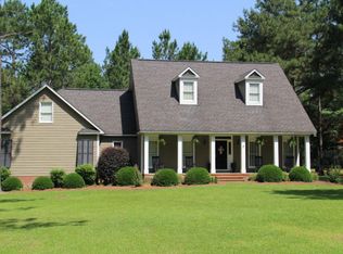 902 Livingston Rd, Smithville, GA 31787