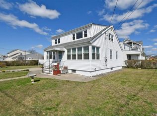 1 Kent Pl, Amityville, NY 11701