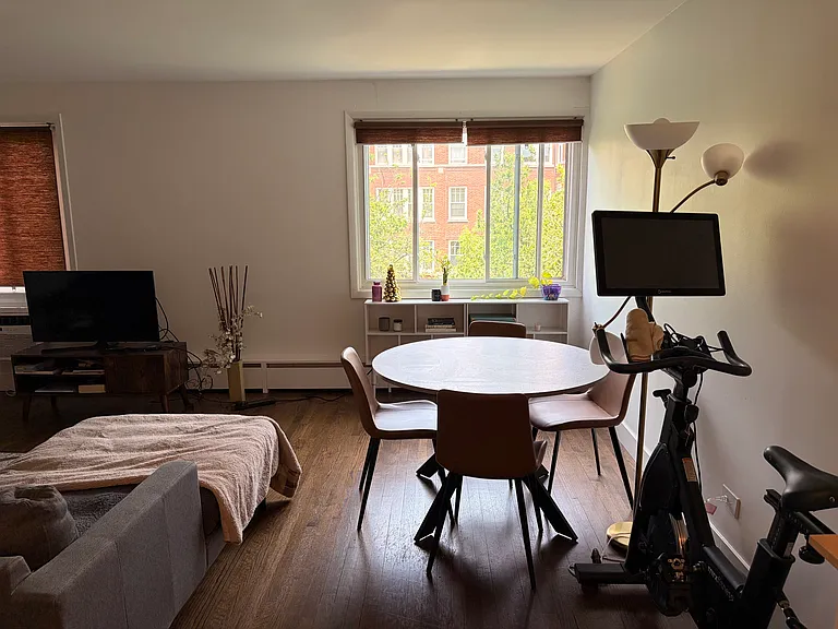 777 Hinman Ave #33 — Photo 8