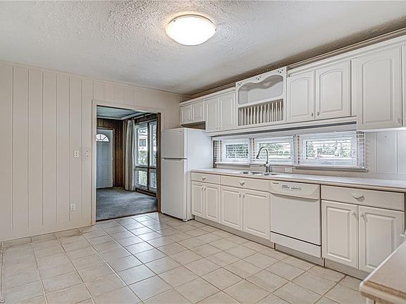 5th image of 104 Elmwood Ter