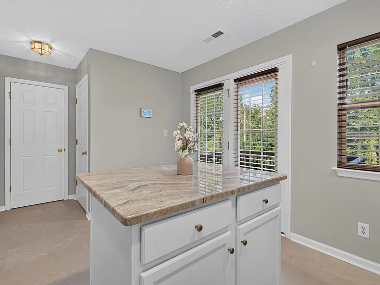 80 Tannenbaum Cir — Photo 14