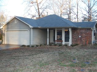 18 Smoking Oaks Dr, Maumelle, AR 72113