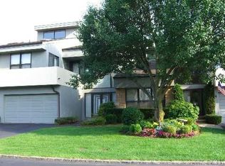 48 Eagle Chase, Woodbury, NY 11797