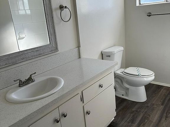 4th image of 2325 Earl Ave #3