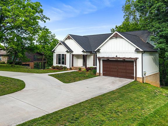 4th image of 6296 Fairview Rd