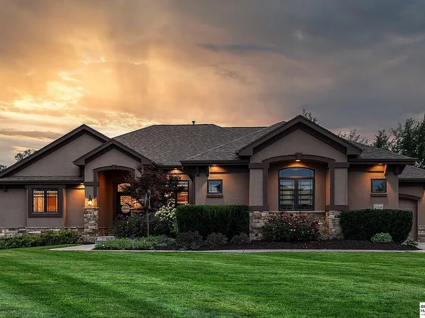 2218 S 214th Avenue Cir, Elkhorn, NE 68022