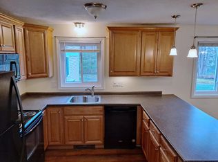 11 Candlelight Dr, Danbury, CT 06811