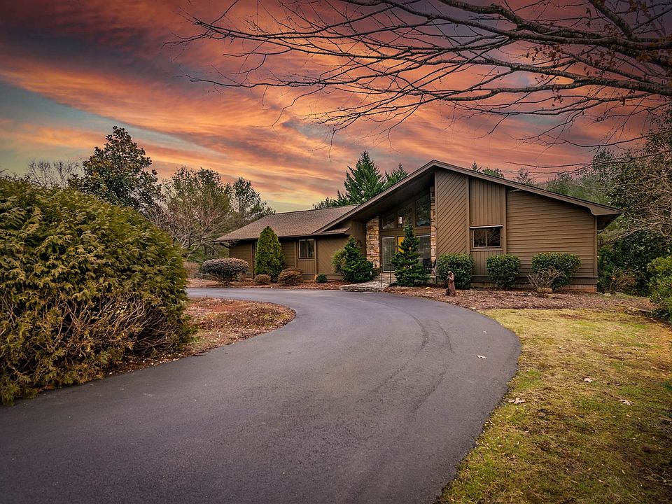 1st image of 15 Highlander Ln
