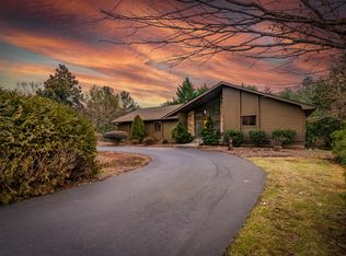 15 Highlander Ln, Hendersonville, NC 28792