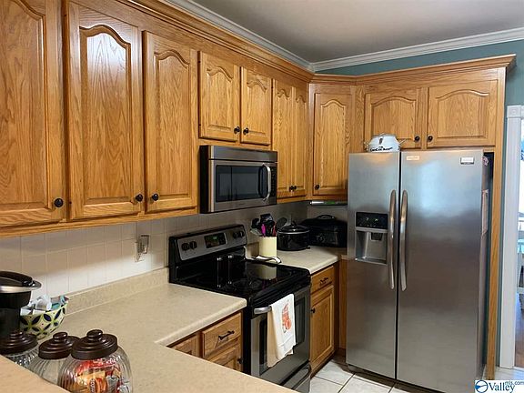 3rd image of 21 Brookwood Dr