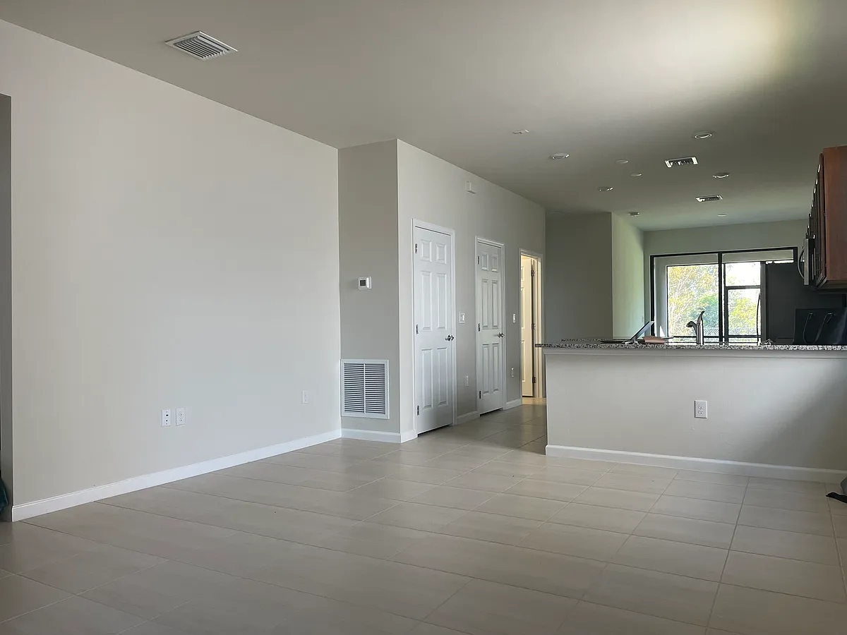 Building Photo - 4800 Crested Eagle Ln #0