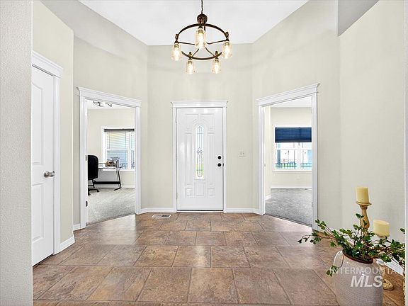 4th image of 27240 Pioneer Ln