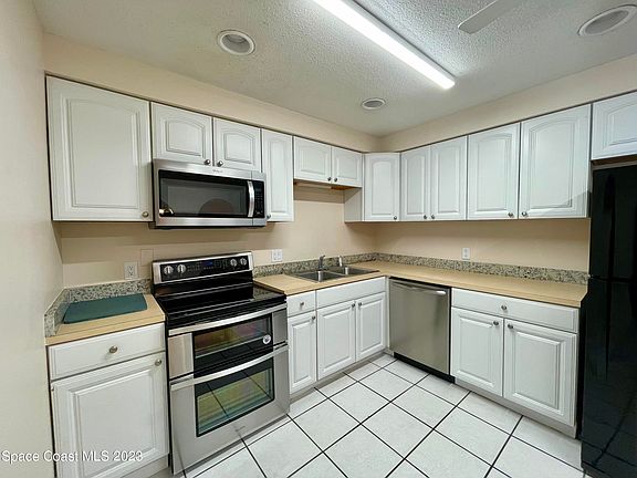 3rd image of 557 Sheridan Ave #0