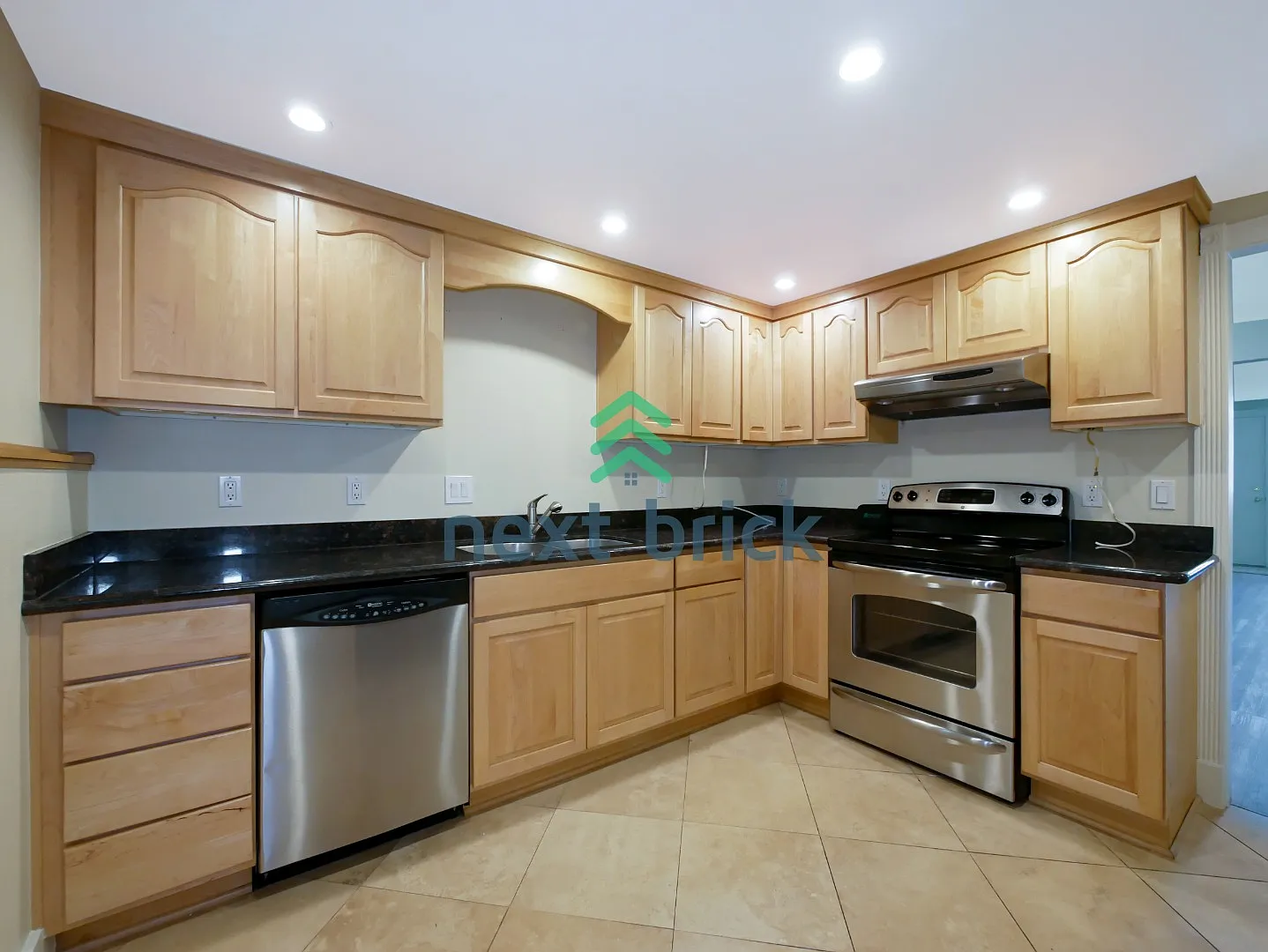 2 Beds 1Bath Waterfront View Condo Available for Rent! — Photo 4