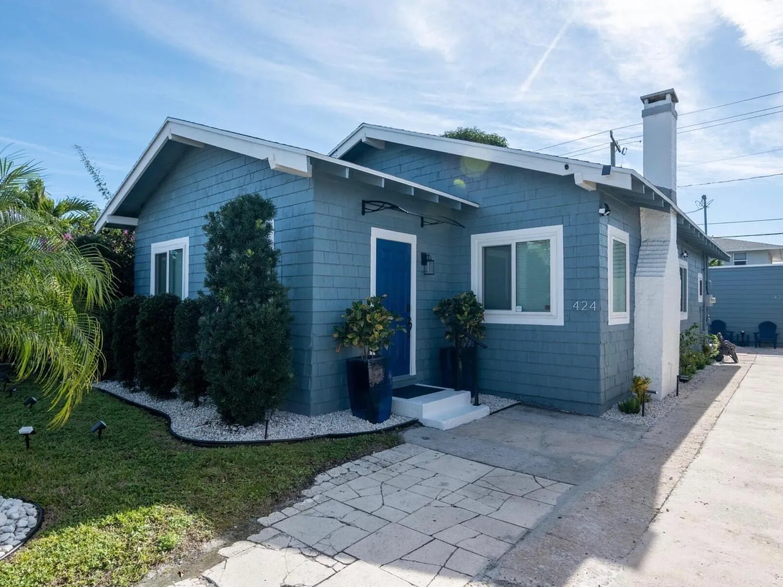 2 bed, 1.0 bath, 1052 sqft, $3,300 — Photo 3