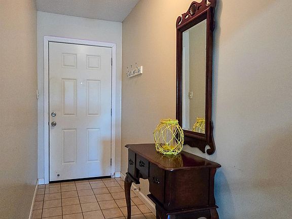 2nd image of 215 Cypress St