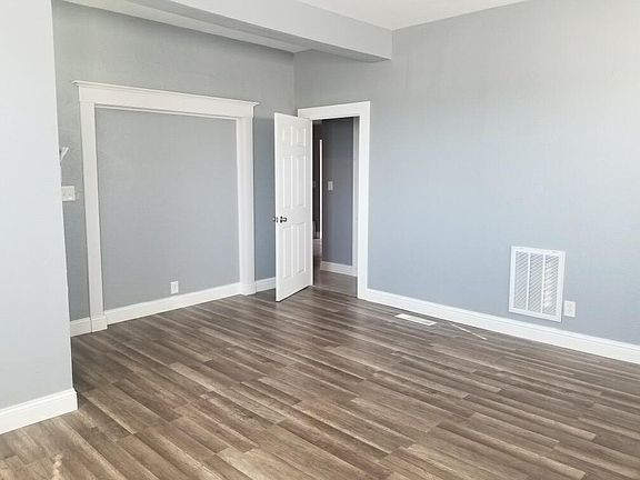 4th image of 9320-9322 Macarthur Blvd