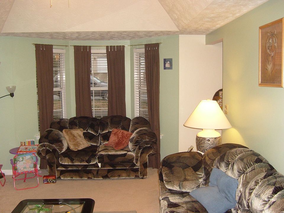 Family Room w/Trey Ceiling
