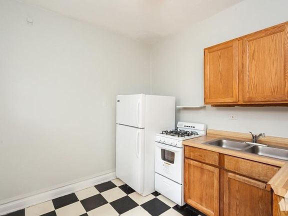 5th image of 3933 N Janssen Ave #1